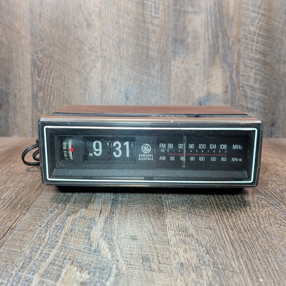Vintage GE General Electric Flip Clock Radio Alarm Clock 7-4305D Tested Working